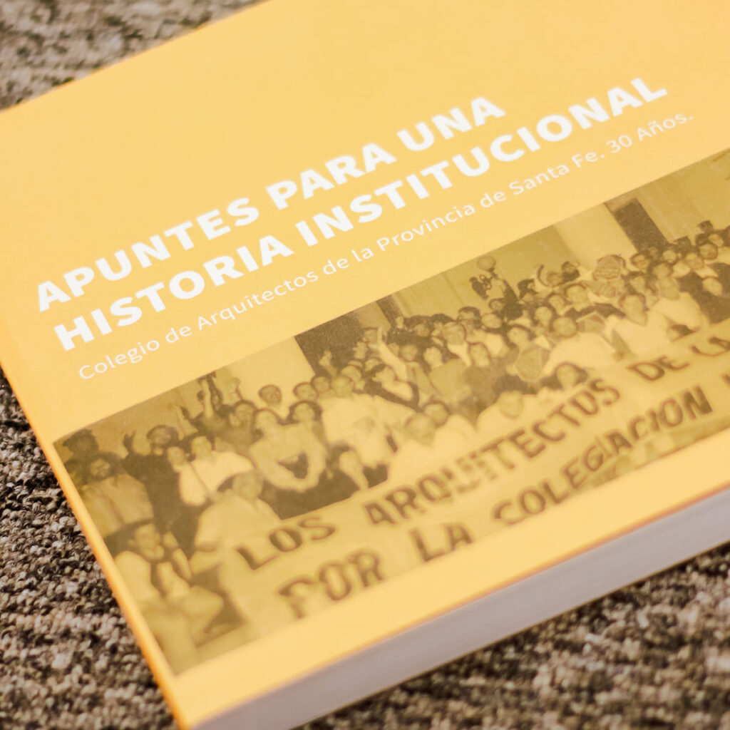 El libro «APUNTES PARA UNA HISTORIA INSTITUCIONAL», se presentó en Rosario.
