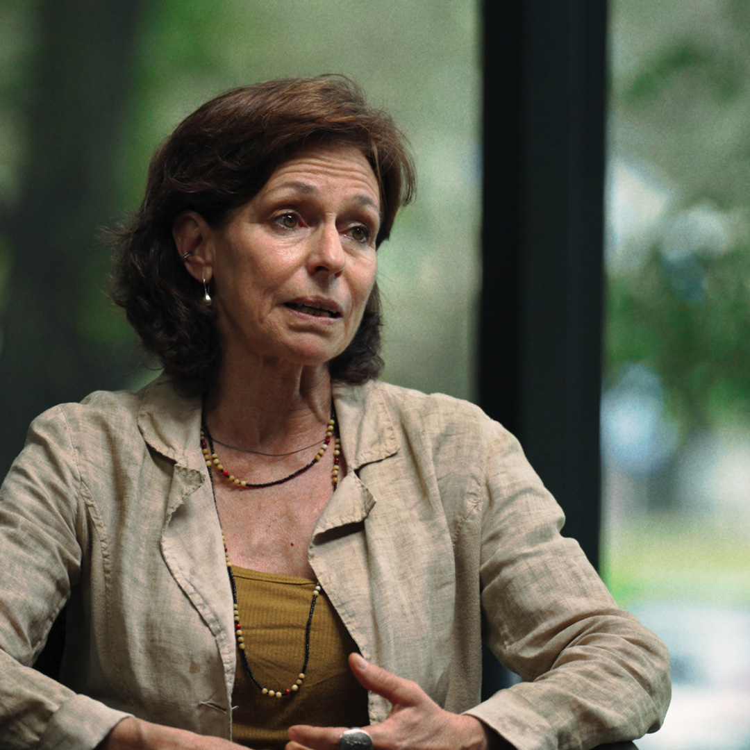 Retrato de María Eugenia Prece, restauradora de obras emblemáticas de Rosario, invitada al ciclo La Arquitectura de la Conversación del CAUPSF. Episodio: El arte de la restauración.