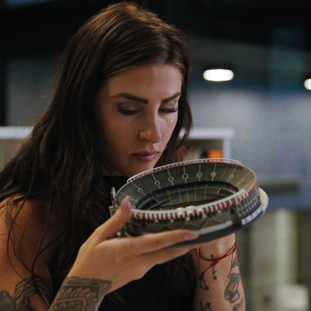 Retrato de Corinne Merolla, arquitecta y directora creativa, invitada al ciclo La Arquitectura de la Conversación del CAUPSF. Episodio: Arquitectura en diseño de shows.