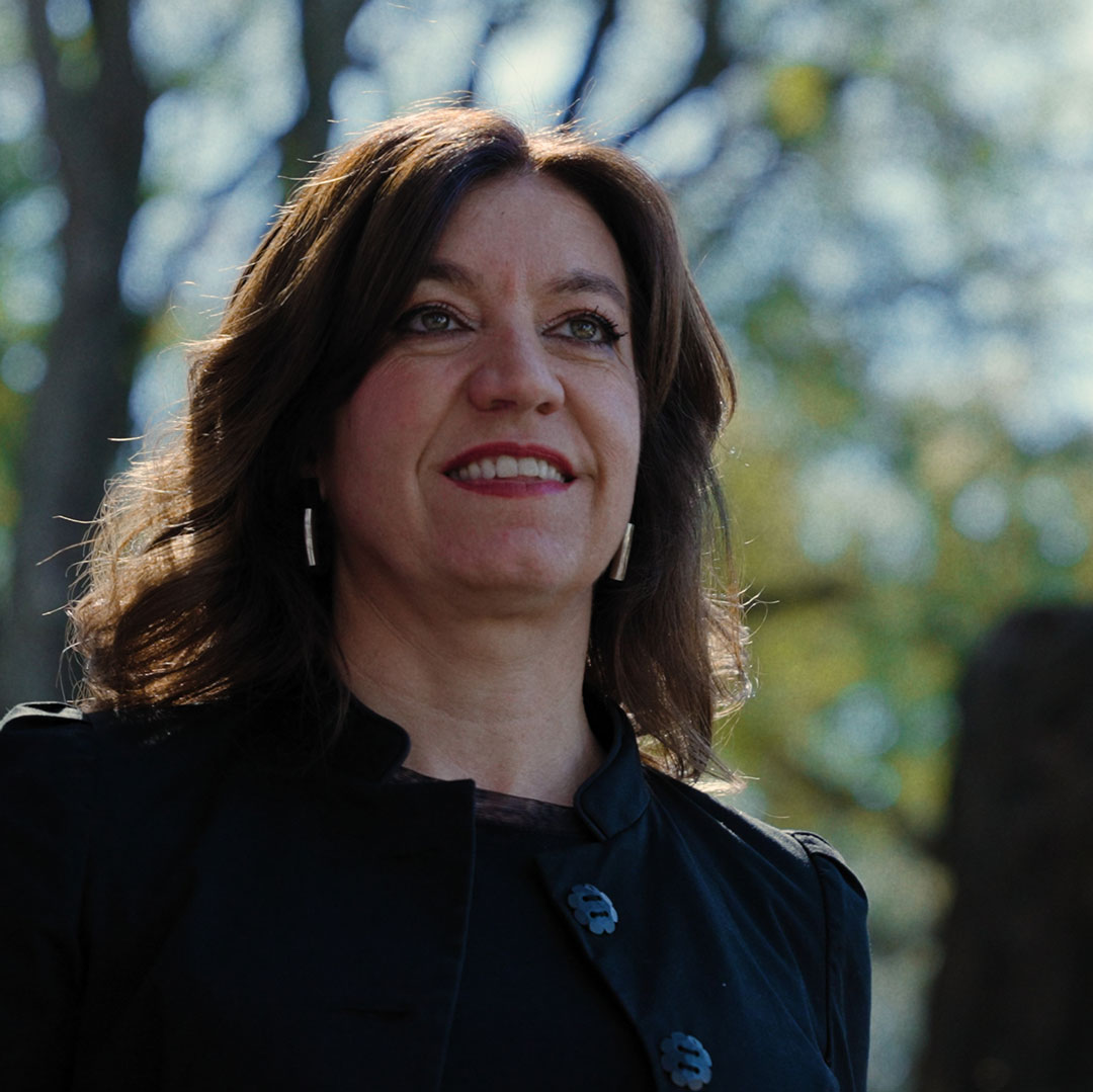 Retrato de Melina Spinetta, arquitecta y desarrolladora inmobiliaria de Rosario, invitada al ciclo La Arquitectura de la Conversación del CAUPSF. Episodio: La experiencia del usuario en arquitectura.
